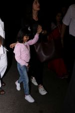 Aishwarya Rai Bachchan Spotted At Airport on 18th June 2017 (1)_594678cb7cd65.JPG