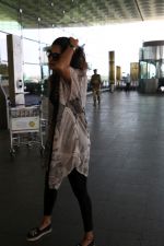 Pooja Hegde at the Airport on 20th June 2017 (6)_594913f07509b.JPG
