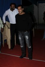 Salman Khan Spotted At Mehboob Studio For Film Promotion Of Tubelight (8)_5949deacce581.JPG