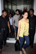 Shahid Kapoor and Mira Rajput spotted At Bastian Restaurant on 20th June 2017 (2)_5949ea21ded79.JPG