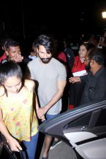 Shahid Kapoor and Mira Rajput spotted At Bastian Restaurant on 20th June 2017 (3)_5949e9af12581.JPG