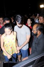 Shahid Kapoor and Mira Rajput spotted At Bastian Restaurant on 20th June 2017 (6)_5949ea22bef19.JPG