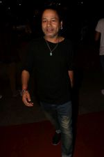 Kailash Kher spotted at the Airport on 23rd June 2017 (9)_594dd45b98a6e.JPG