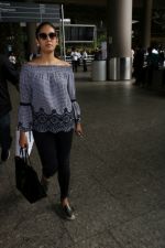 Mira Rajput Spotted At Airport on 24th June 2017 (4)_594f240cd6088.JPG