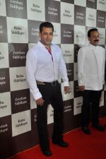Salman Khan at Baba Siddique Iftar Party in Mumbai on 24th June 2017 (149)_594f9dc6d4866.JPG