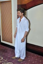 Shah Rukh Khan celebrates Eid on Ramzan day on 26th June 2017 (10)_595125fc6cdb2.JPG