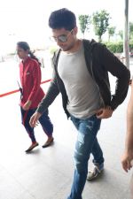 Sidharth Malhotra Spotted At Airport on 29th June 2017 (7)_5955bc641951b.JPG