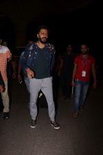 Riteish Deshmukh Spotted At Airport on 3rd July 2017 (2)_595b0e4e74a86.JPG