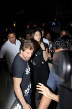 Shah Rukh Khan, Anushka Sharma, Imtiaz Ali Spotted At Khar Social on 3rd July 2017 (19)_595b400452cf6.JPG