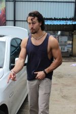 Tiger Shroff Spotted At Technical Rehearsals For Main Hoon Michael Concert on 6th July 2017 (19)_595e3c62c7768.JPG