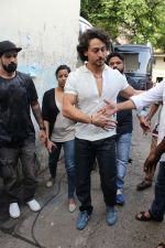  Tiger Shroff spotted promoting Munna Michael in Filmistaan on 10th July 2017 (212)_5963aa2f95138.JPG
