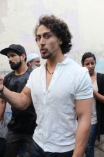  Tiger Shroff spotted promoting Munna Michael in Filmistaan on 10th July 2017 (214)_5963aa327ab31.JPG