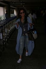 Dimple Kapadia spotted at the Airport on 10th July 2017 (5)_596376f3c284c.JPG