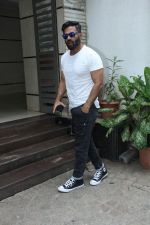 Suniel Shetty with son Ahan was spotted at Sajid Nadiadwala_s residence on 10th July 2017 (2)_59633f033f70f.jpg