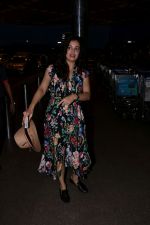 Dia Mirza Spotted At Airport on 12th July 2017 (10)_5966ea27c31cd.JPG