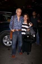 Mukesh Bhatt Spotted At Airport on 13th July 2017 (20)_59677d99d17b5.JPG