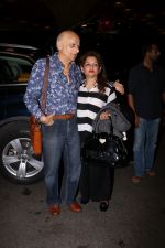 Mukesh Bhatt Spotted At Airport on 13th July 2017 (34)_59677db52d3be.JPG