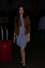 Zoya Afroz Spotted At Airport on 12th July 2017 (3)_5966ea82ccdfc.JPG