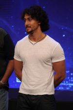 Tiger Shroff at the Launch Of Song Beparwah on the sets of The Kapil Sharma Show on 13th July 2017 (115)_5968634c452e6.JPG
