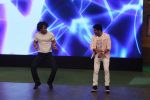 Tiger Shroff, Kapil Sharma at the Launch Of Song Beparwah on the sets of The Kapil Sharma Show on 13th July 2017 (188)_59686355cf5fd.JPG