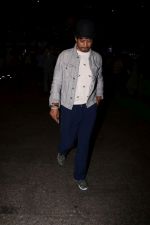 Irrfan Khan Spotted At Airport on 14th July 2017 (14)_59698755b8107.JPG