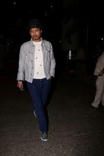 Irrfan Khan Spotted At Airport on 14th July 2017 (16)_59698756df947.JPG
