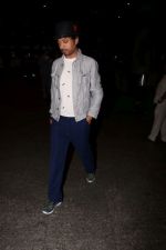 Irrfan Khan Spotted At Airport on 14th July 2017 (19)_59698758a1987.JPG