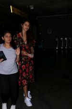 Disha Patani Spotted At Airport Returns From IIFA on 17th July 2017 (3)_596d79eec314b.JPG