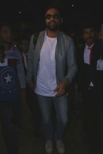 Abhay Deol Spotted At Airport on 18th July 2017 (10)_596ed740bcc9d.JPG