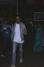 Abhay Deol Spotted At Airport on 18th July 2017 (4)_596ed73bc2af2.JPG