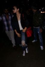 Alia Bhatt Spotted At Airport on 18th July 2017 (33)_596ed74ce1a15.JPG