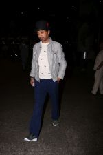 Irrfan Khan Spotted At Airport on 18th July 2017 (19)_596ed7c286db9.JPG