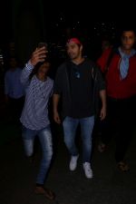 Varun Dhawan Spotted At Airport on 18th July 2017 (12)_596ed82e4ff3b.JPG