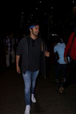 Varun Dhawan Spotted At Airport on 18th July 2017 (18)_596ed83597c11.JPG
