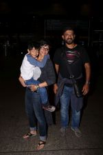 Mandira Bedi with son Vir and husband Raj Kaushal at Airport on 20th July 2017 (10)_5970dbd74a251.JPG
