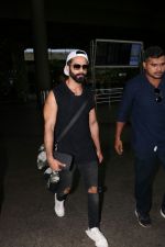 Shahid Kapoor Spotted At Airport on 21st July 2017 (5)_5972fbc8a4412.JPG