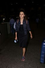 Taapsee Pannu Spotted At Airport on 21st July 2017 (6)_5972fbf02fc91.JPG