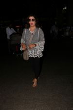 Farah Khan Spotted At Airport on 25th July 2017 (3)_59774feac7db4.JPG