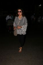 Farah Khan Spotted At Airport on 25th July 2017 (5)_59774ff8361fc.JPG