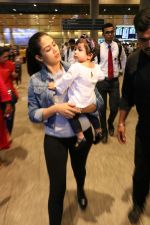 Mira Rajput & Her Daughter Spotted At Airport on 25th July 2017