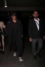 Shah Rukh Khan Spotted At Airport on 26th July 2017 (2)_59784a8c69d60.JPG