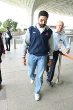 Abhishek Bachchan Spotted At Airport on 27th July 2017 (5)_5979f8405bb31.JPG