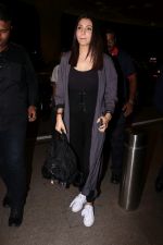 Anushka Sharma Spotted At Airport on 29th July 2017 (2)_597d598e61aba.JPG