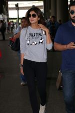 Shilpa Shetty spotted at airport on 29th July 2017 (3)_597d5b20e0f63.JPG