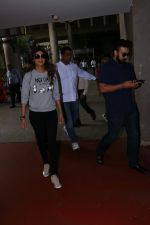 Shilpa Shetty, Raj Kundra spotted at airport on 29th July 2017 (15)_597d5af7e51c5.JPG