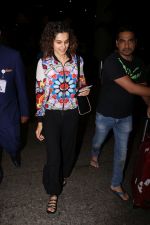 Taapsee Pannu spotted at airport on 29th July 2017 (1)_597d5b3ec0ccf.JPG