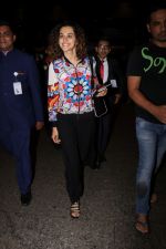 Taapsee Pannu spotted at airport on 29th July 2017 (9)_597d5b4b72b46.JPG