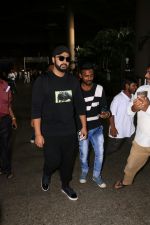 Arjun Kapoor Spotted At Airport on 31st July 2017 (1)_597f5eca5e1d8.JPG