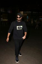 Arjun Kapoor Spotted At Airport on 31st July 2017 (4)_597f5ecd0b43a.JPG