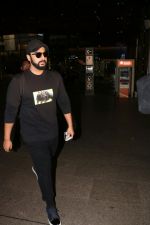 Arjun Kapoor Spotted At Airport on 31st July 2017 (6)_597f5eced28b5.JPG